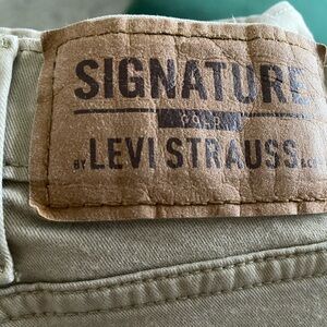 Men’s khakis. Levi’s.